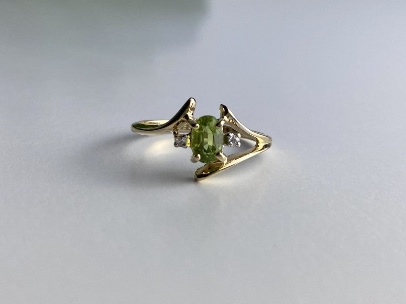 10K Yellow Gold Peridot & Diamonds Ring Size 7