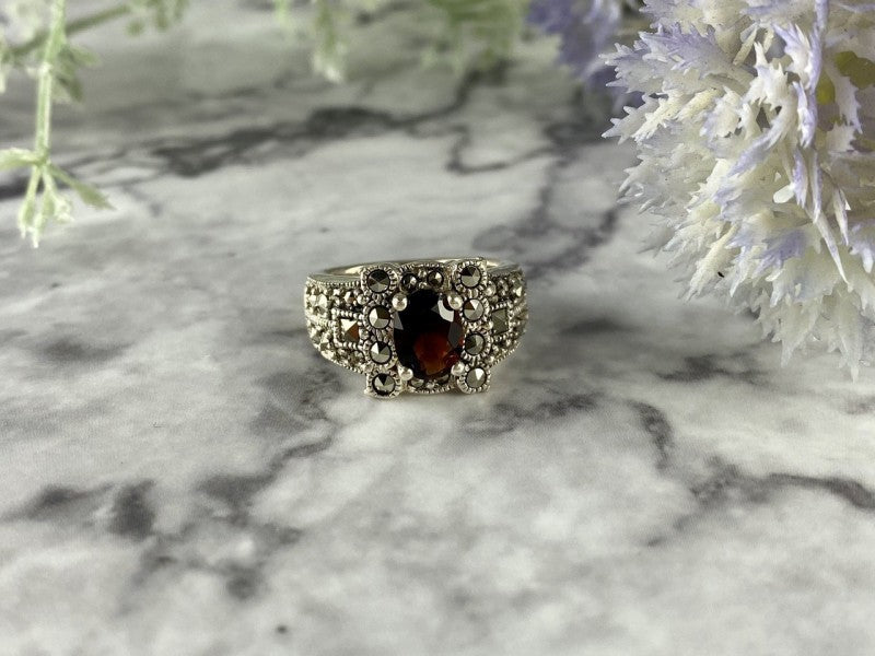 925 Sterling Silver Garnet & Marcasites Ring Size 6.75