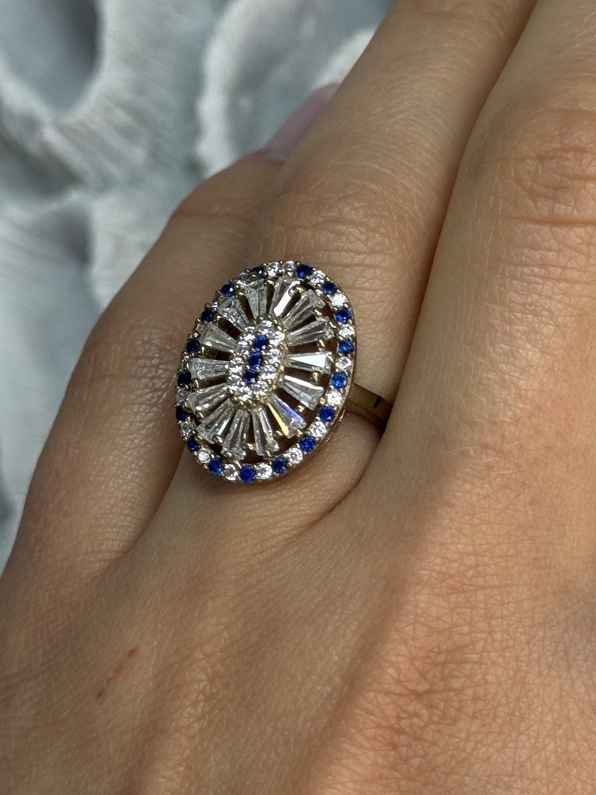 Beautiful 925 Sterling Silver CZ Ring Size 7.5