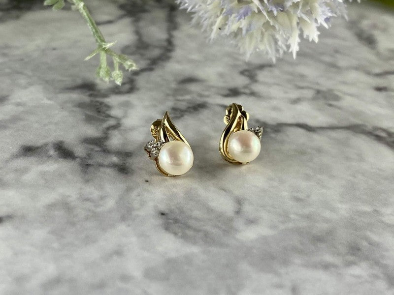 14K Yellow Gold Pearl & Diamonds Earrings