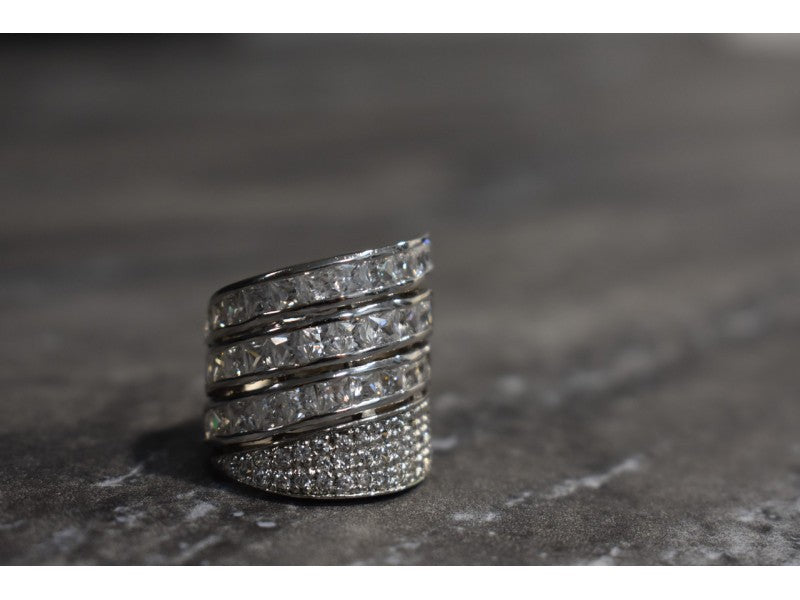 Beautiful 925 Sterling Silver CZ Ring Size 6.5