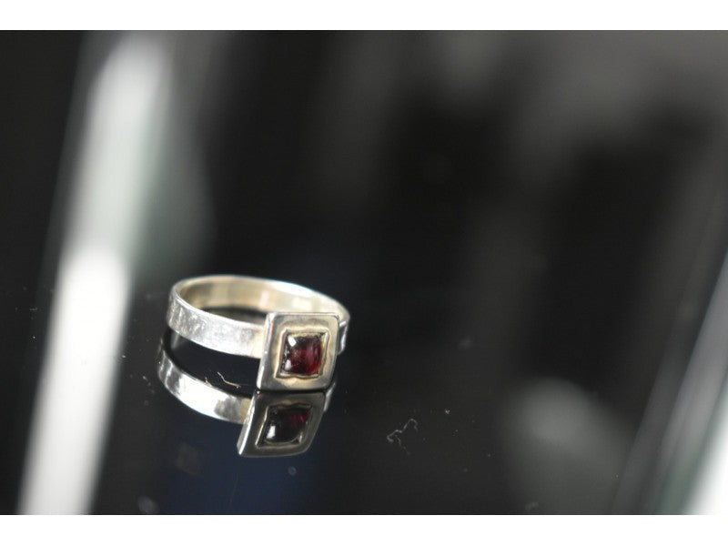 925 Sterling Silver Almandine Ring Size 6.5