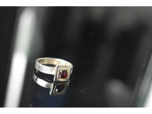 925 Sterling Silver Almandine Ring Size 6.5