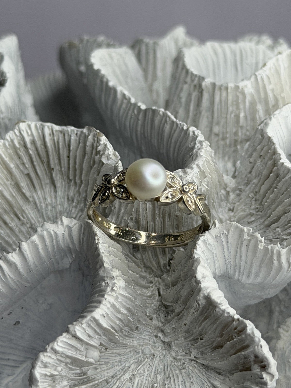 Lovely 925 Sterling Silver Pearl & Beryl Ring Size 10