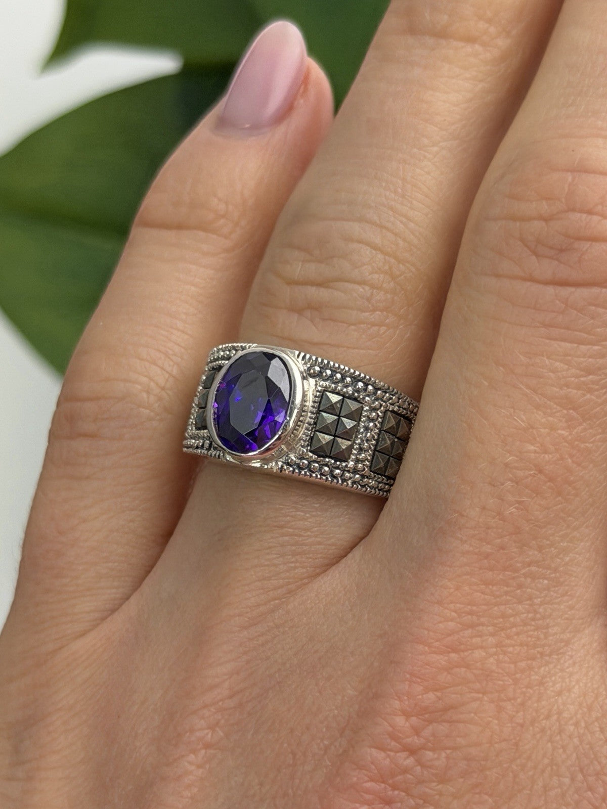 925 Sterling Silver Amethyst & Marcasite Ring Size 6.5