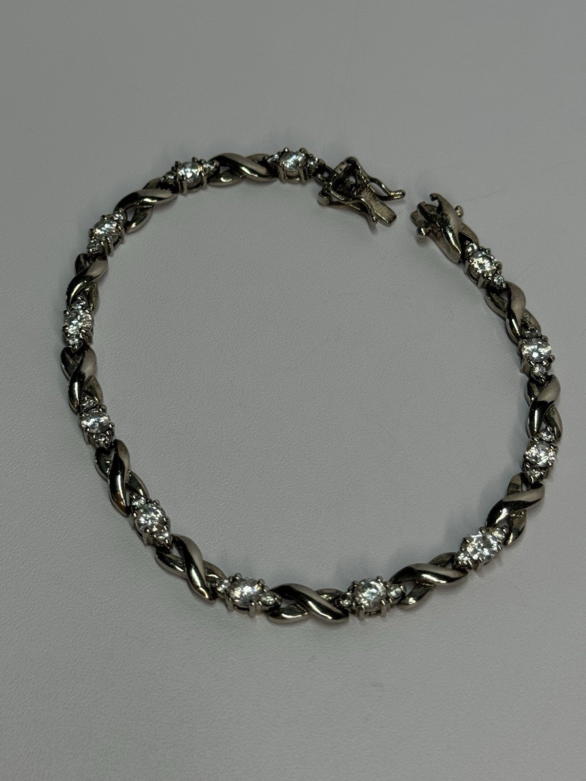 Beautiful 925 Sterling Silver CZ Bracelet Length 7 Inch