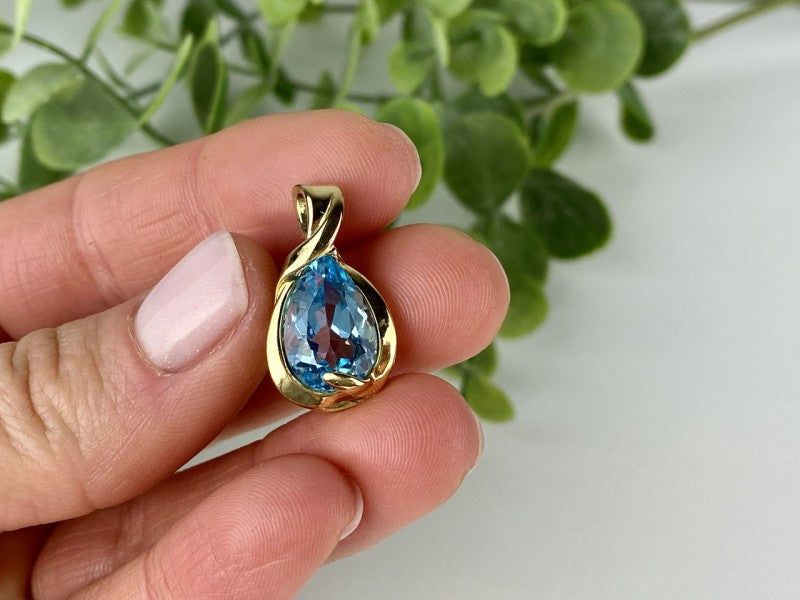 925 Sterling Silver Gold Plated Blue Spinel Pendant