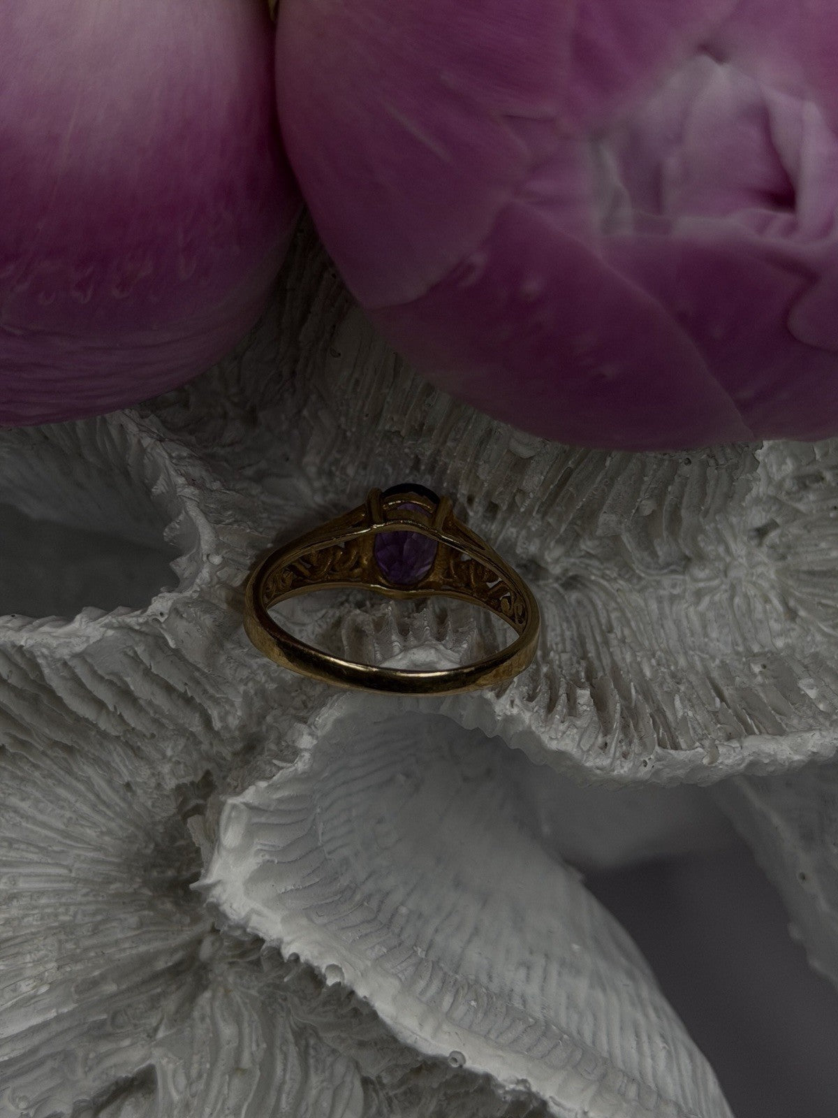 10K Yellow Gold Amethyst Filigree Design Ring Size 7.5