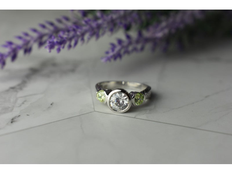 925 Sterling Silver White & Green CZ Ring Size 6.5