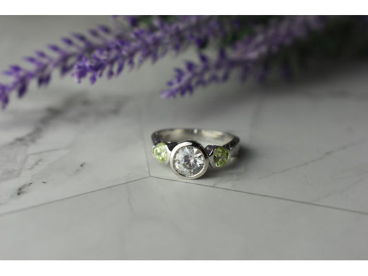 925 Sterling Silver White & Green CZ Ring Size 6.5
