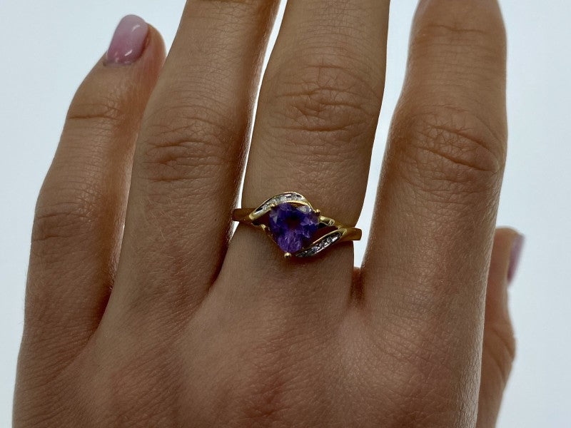 10K Yellow Gold Tourmaline & Diamonds Heart Ring Size 4.75