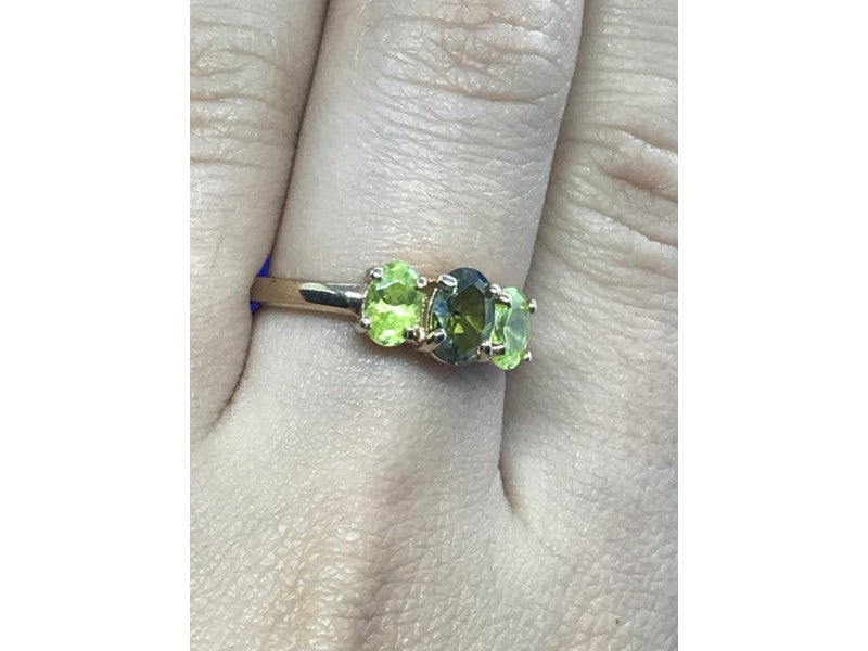 925 Sterling Silver Gold Plated Peridot Ring Size 8
