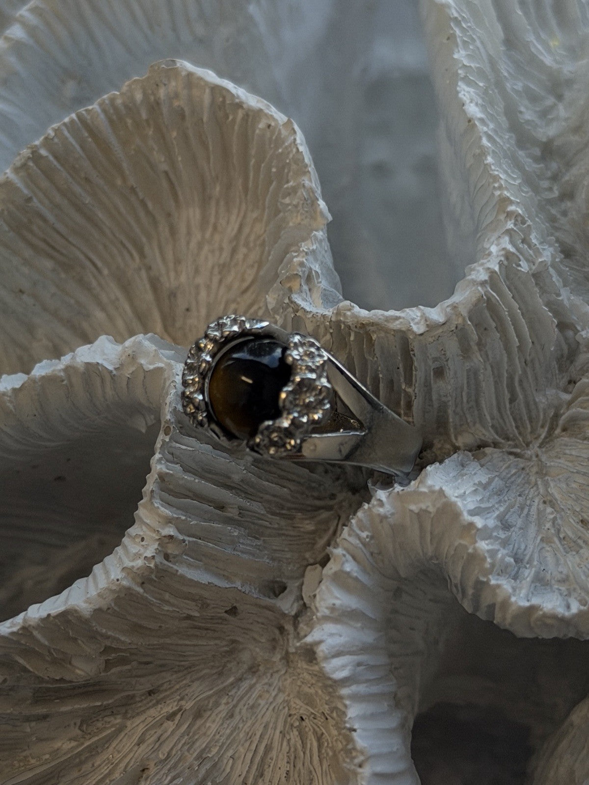 925 Sterling Silver Tigers Eye Lovely Flowers Design Ring Size 5.5