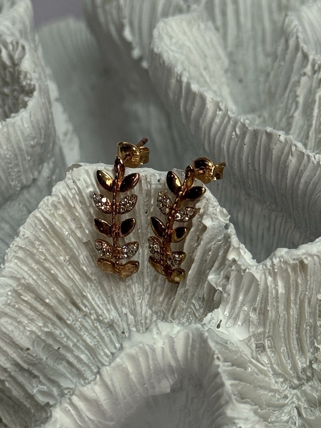 14K YELLOW GOLD DIAMONDS LEAF EARRINGS LENGTH 0.7 INCH