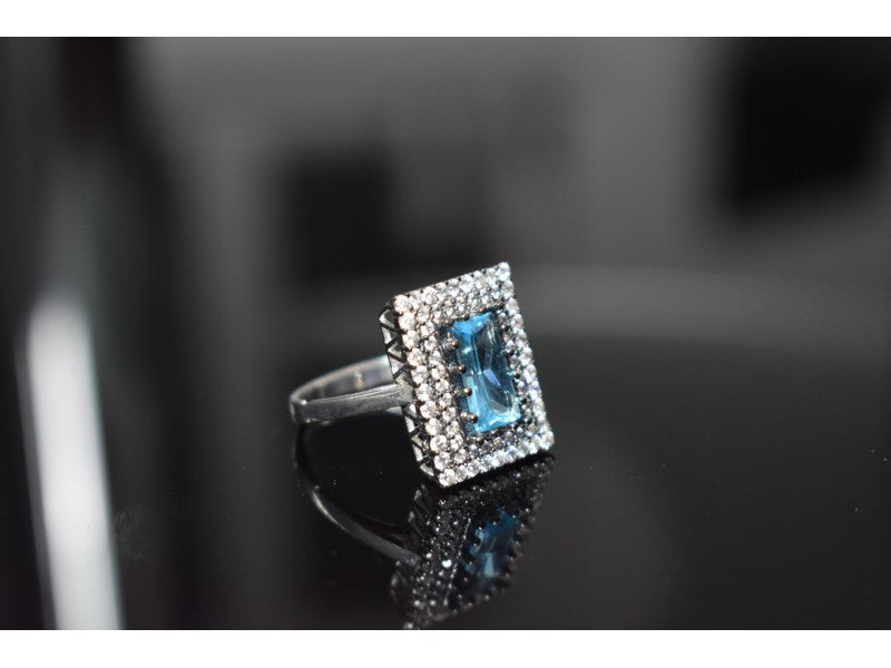 925 Sterling Silver Blue Alpanite & CZ Ring Size 8.5