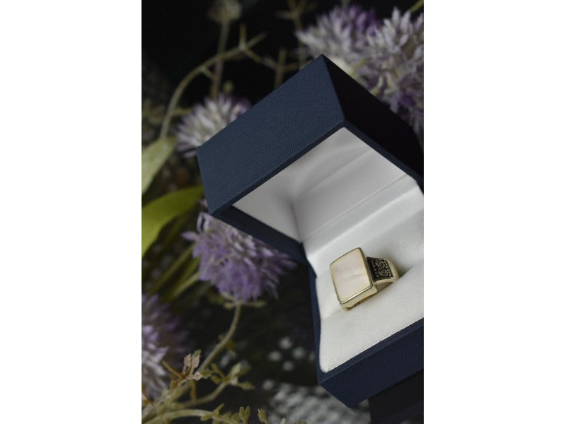925 Sterling Silver Mother of Pearl Ring Size 6.5