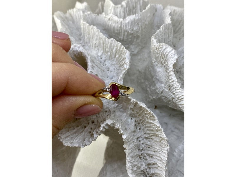 10K Yellow Gold Ruby & Diamonds Ring Size 7