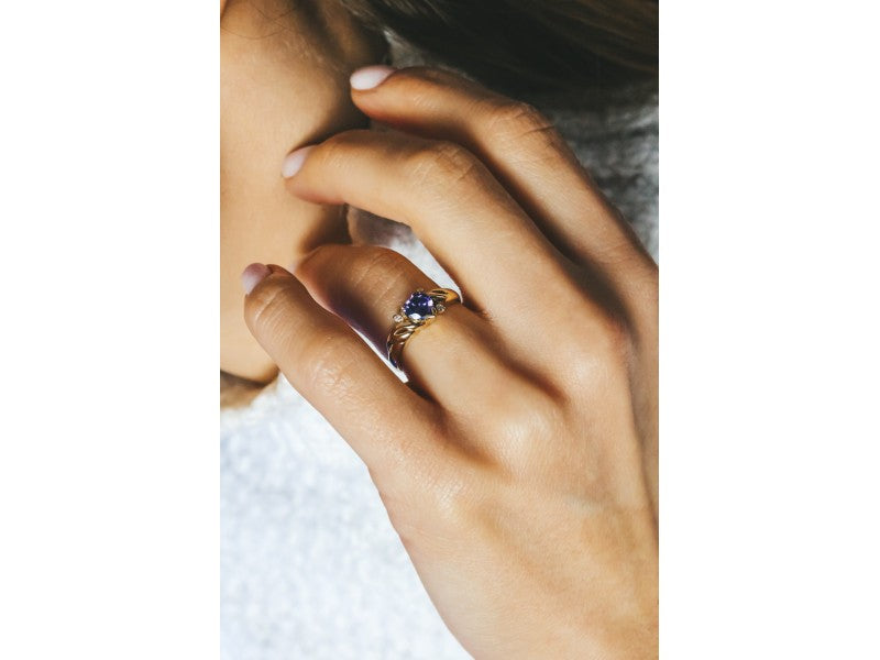 10K Yellow Gold Amethyst & Diamonds Heart Ring Size 6.75