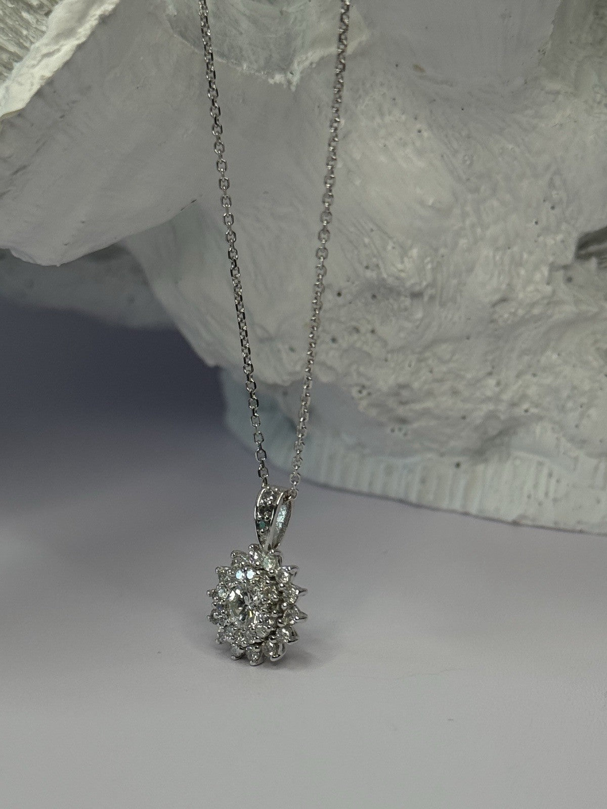 14K WHITE GOLD DIAMOND FLOWER 0.85 CARAT NECKLACE LENGTH 18 INCH