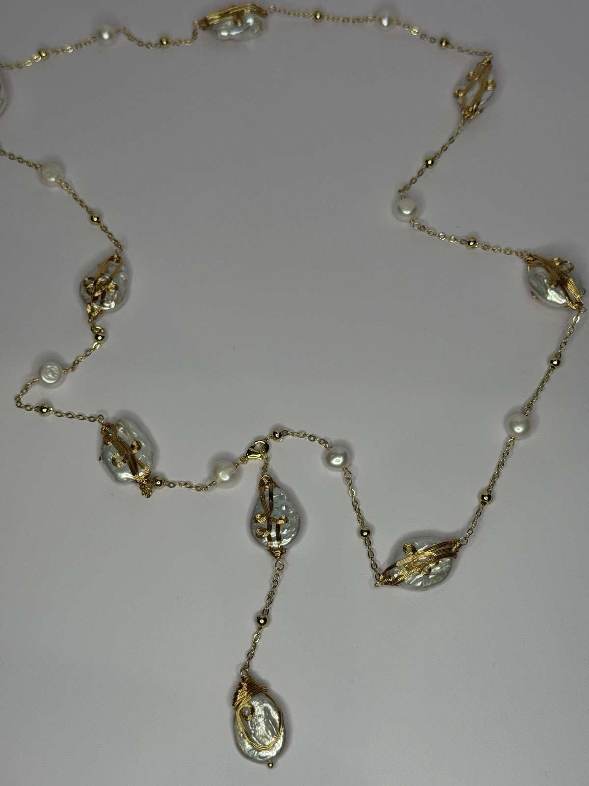 GOLD PLATED PEARL NECKLACE APPROX LENGTH 32 INCH BOTTOM OF PENDANT 4 INCH