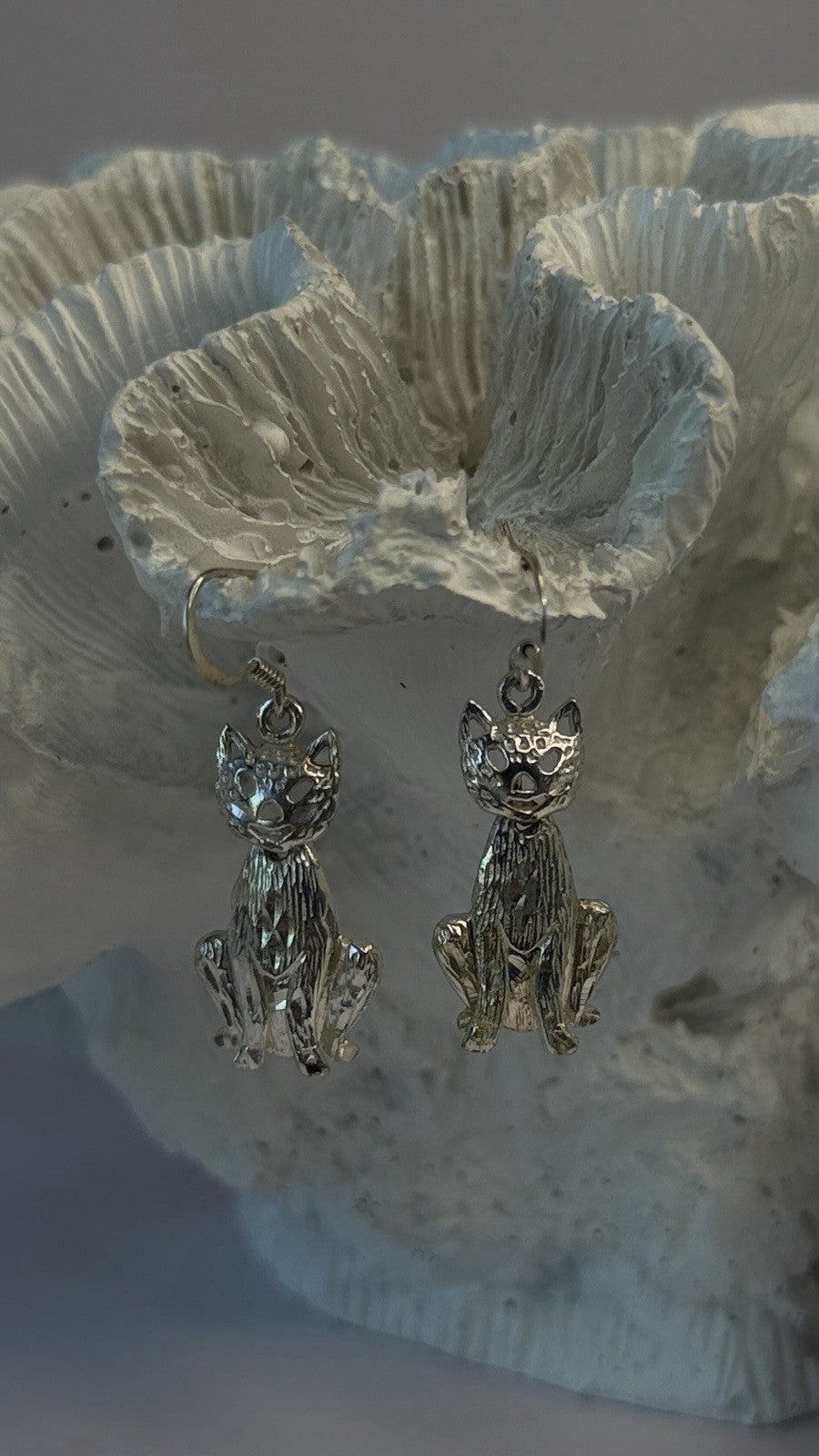 Dangle 925 Sterling Silver Cat Earrings Head allows for movement