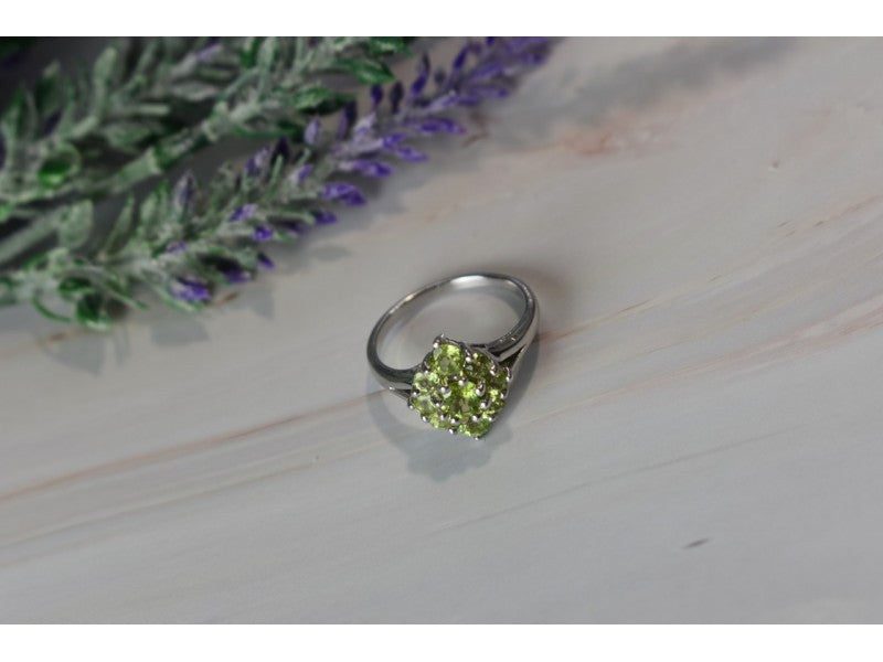 925 Sterling Silver Peridot Ring Size 8
