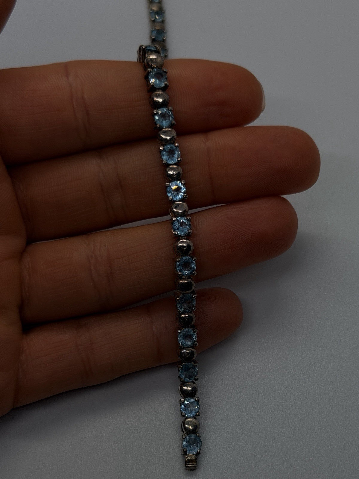 Beautiful 925 Sterling Silver Sky Blue Topaz Bracelet Size 8