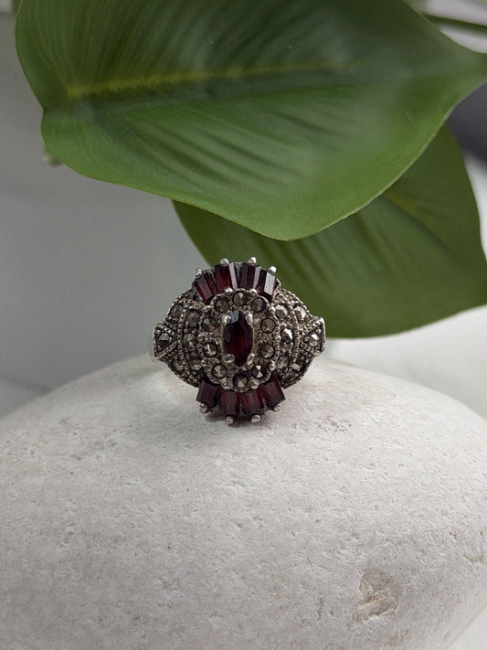 925 Sterling Silver Garnet & Marcasite Ring Size 6.5
