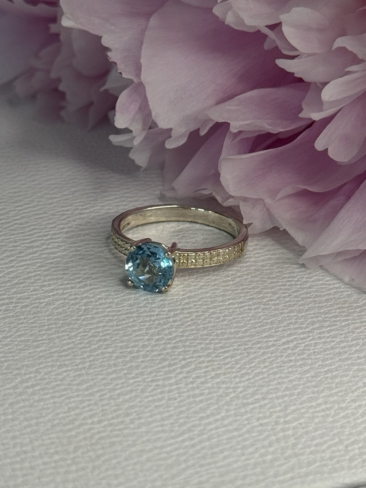 Beautiful 925 Sterling Silver Topaz Ring Size 10