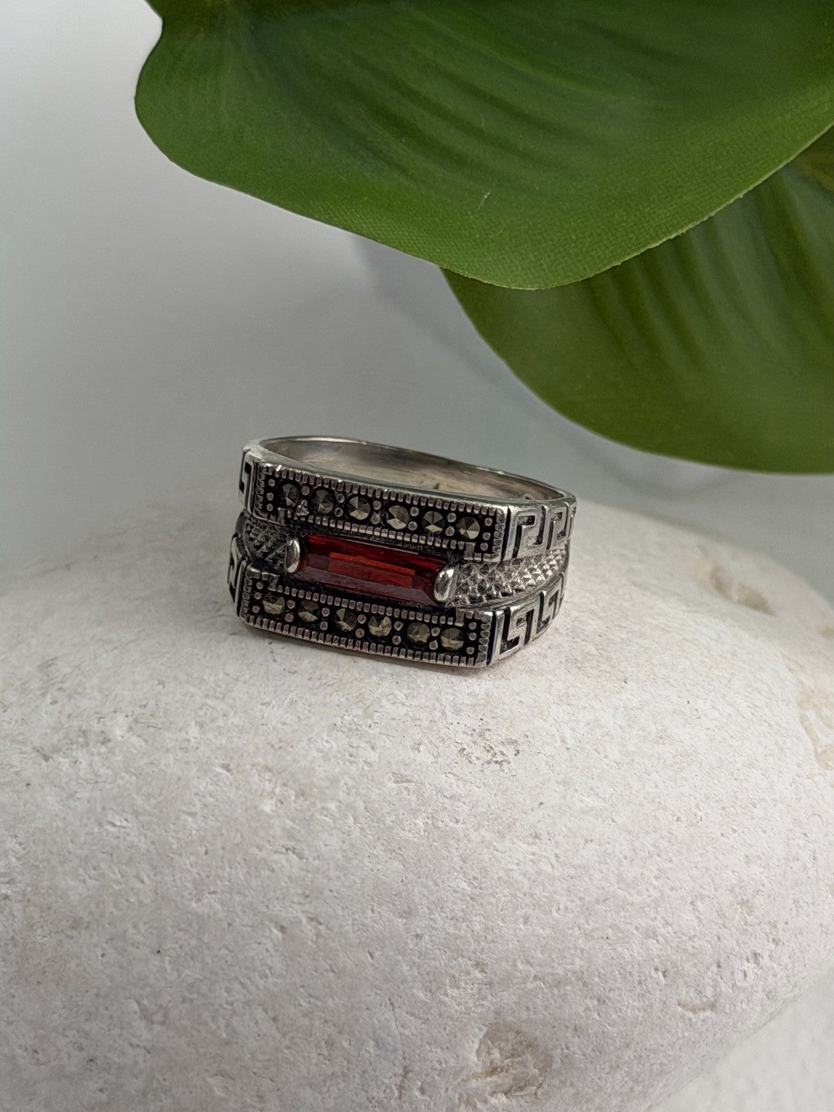 Men's  925 Sterling Silver Garnet & Marcasite Ring Size 10
