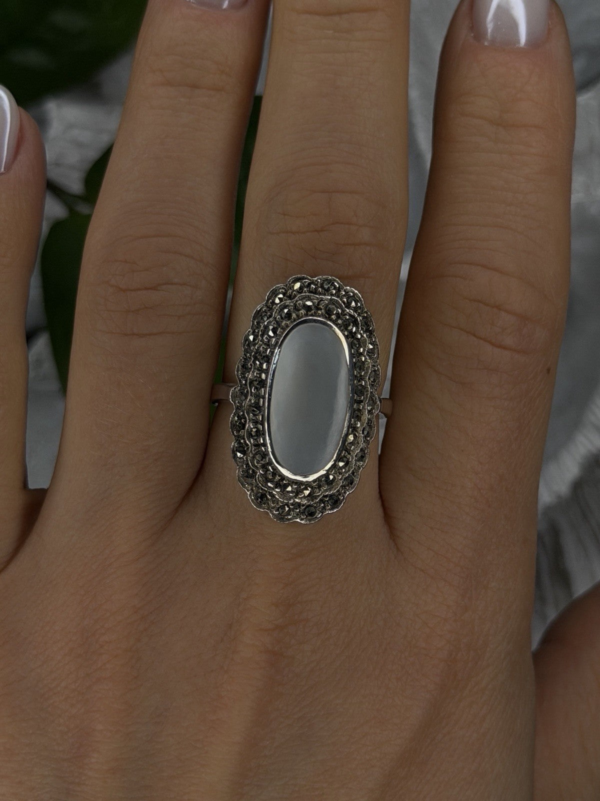 Elegant Vintage 925 Sterling Silver White Abalone & Marcasite Ring Size 9