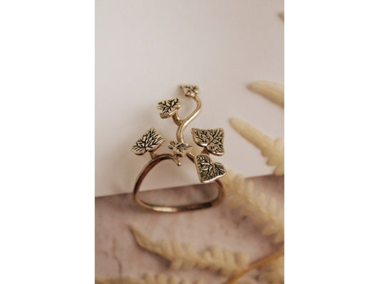 925 Sterling Silver "Leaf" Ring Size 8 (Adjustable)