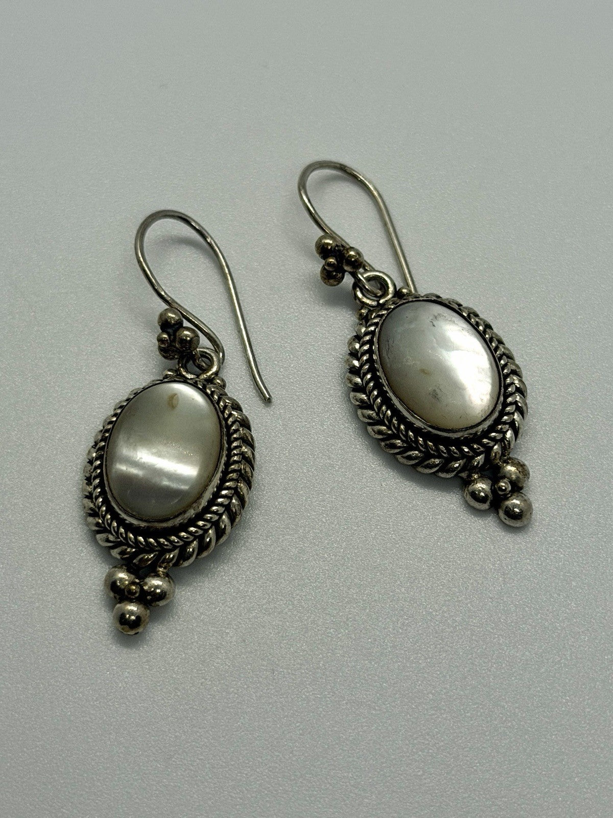 Vintage 925 Sterling Silver Mother of Pearl Oval Dangle Earrings