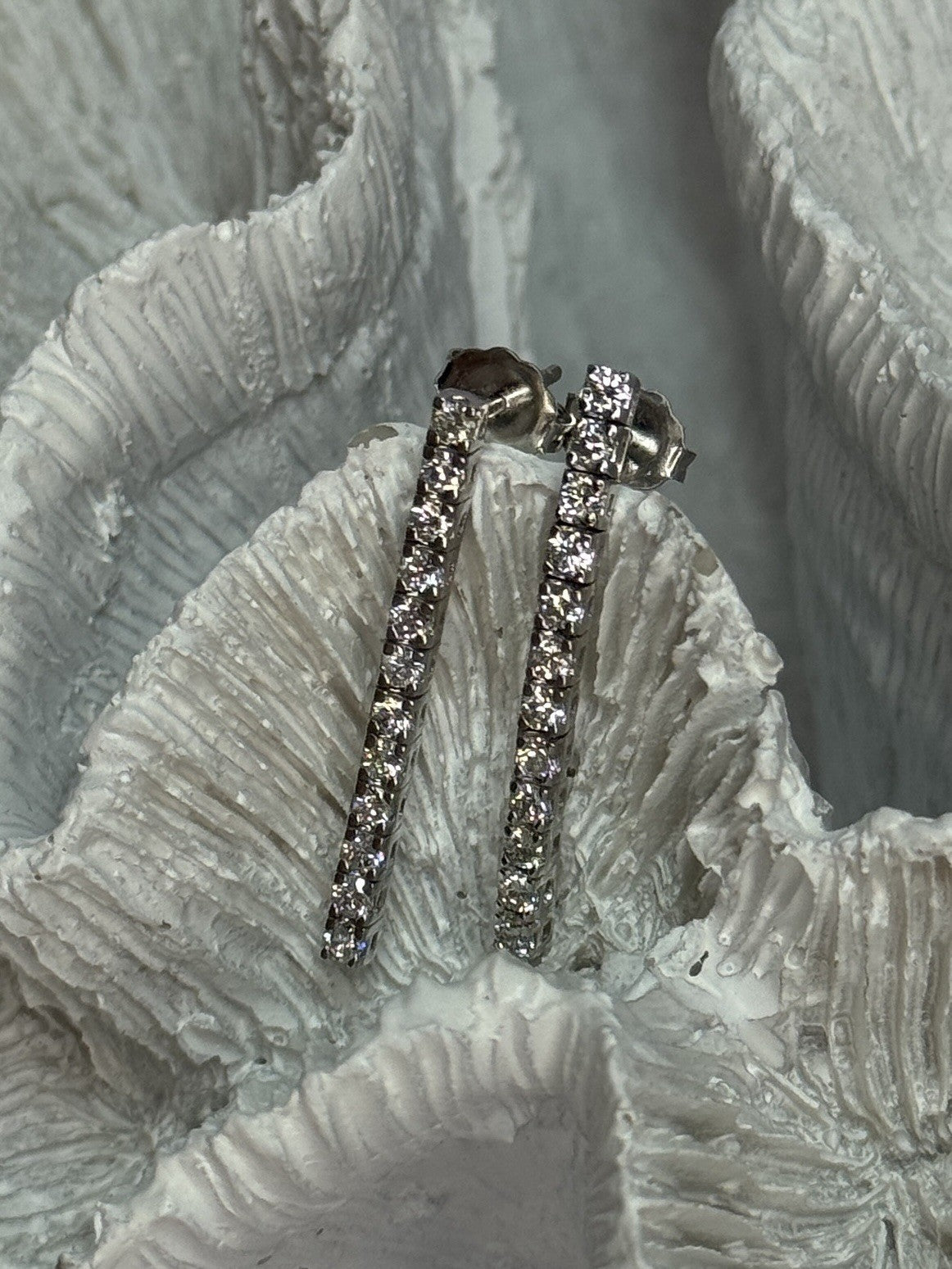 14K WHITE GOLD DIAMONDS EARRINGS LENGTH 1.13 INCH