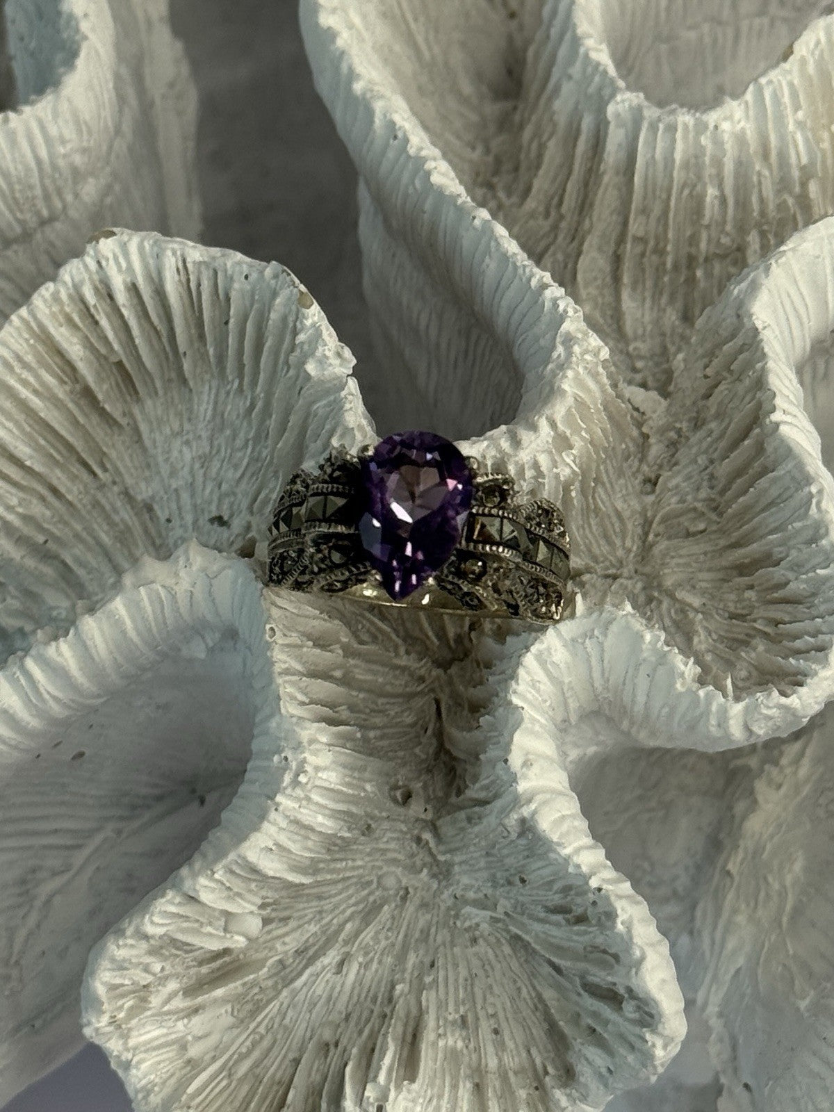 925 Sterling Silver Amethyst & Marcasite Ring Size 7