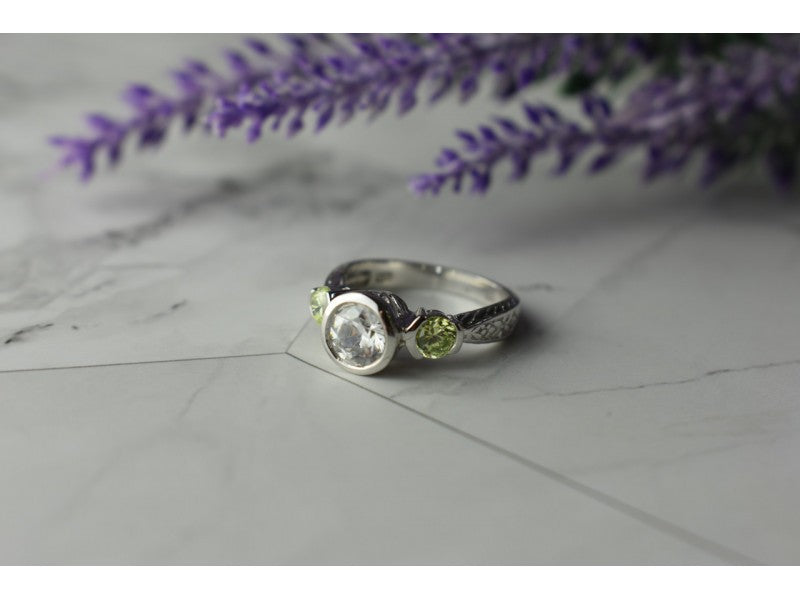 925 Sterling Silver White & Green CZ Ring Size 6.5