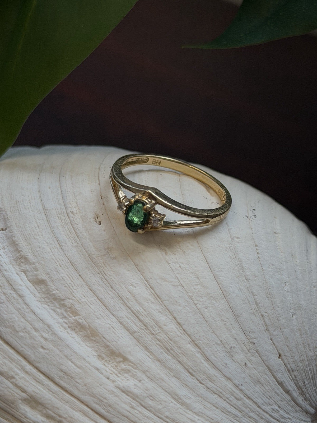 Classic 14K Yellow Gold Ring Emerald & Diamond Size 7