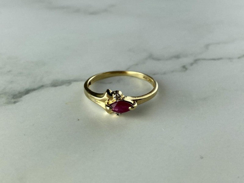 10K Yellow Gold Ruby & Diamonds Ring Size 6.75