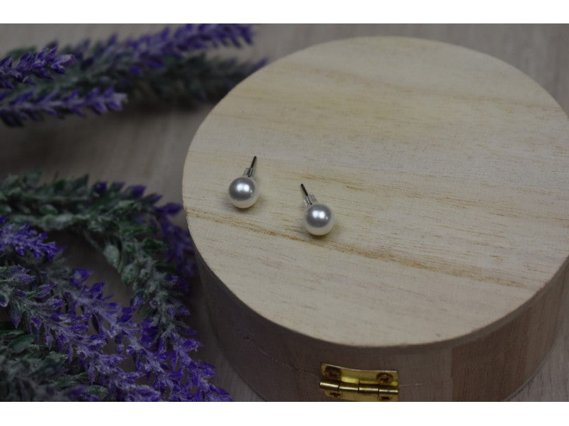 Stud Earrings with Pearls