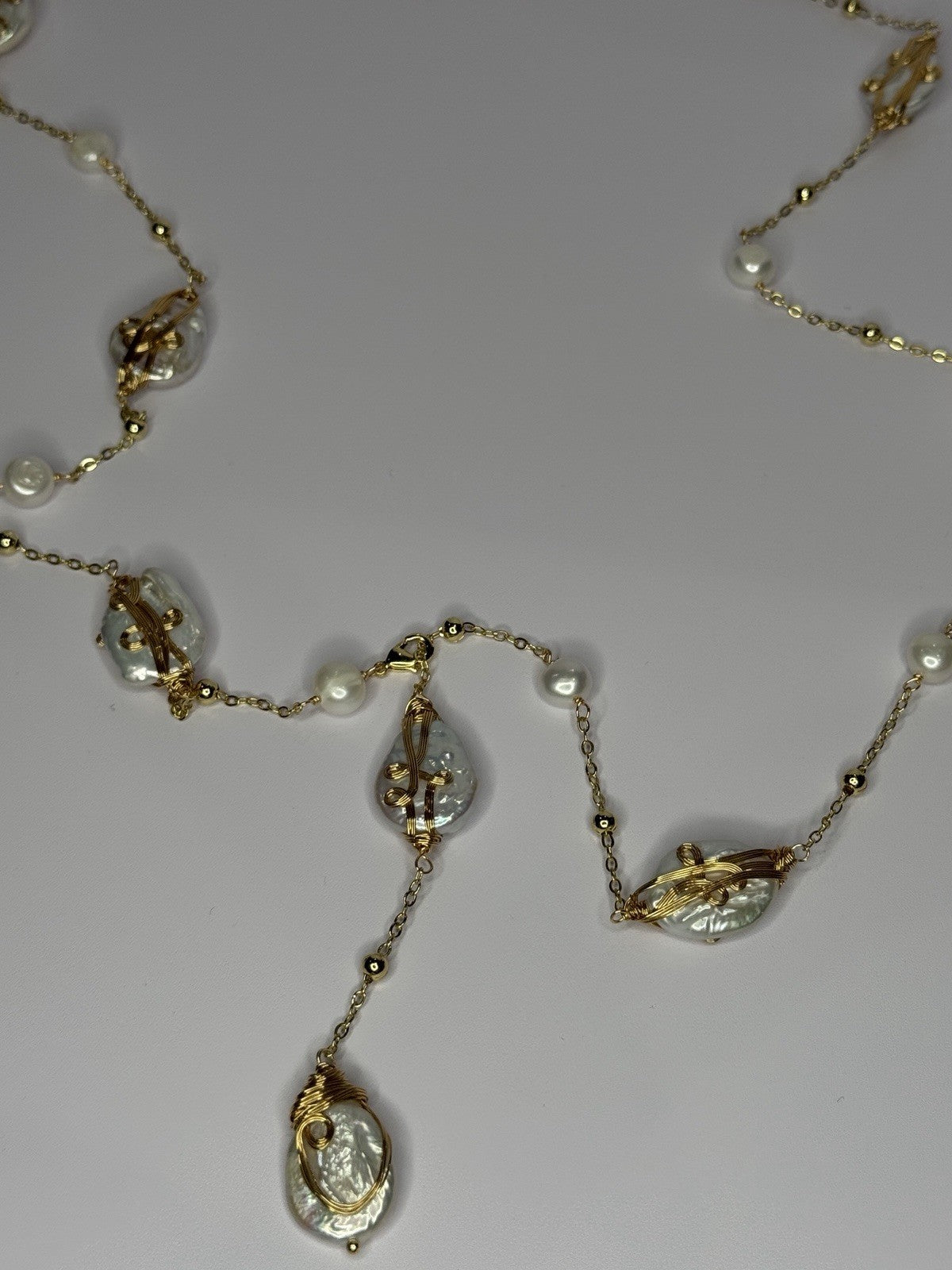 GOLD PLATED PEARL NECKLACE APPROX LENGTH 32 INCH BOTTOM OF PENDANT 4 INCH