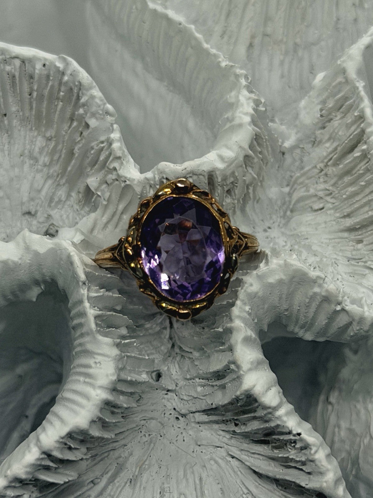 Vintage 10K Yellow Gold Oval Amethyst Ornate Filigree Ring Size 6