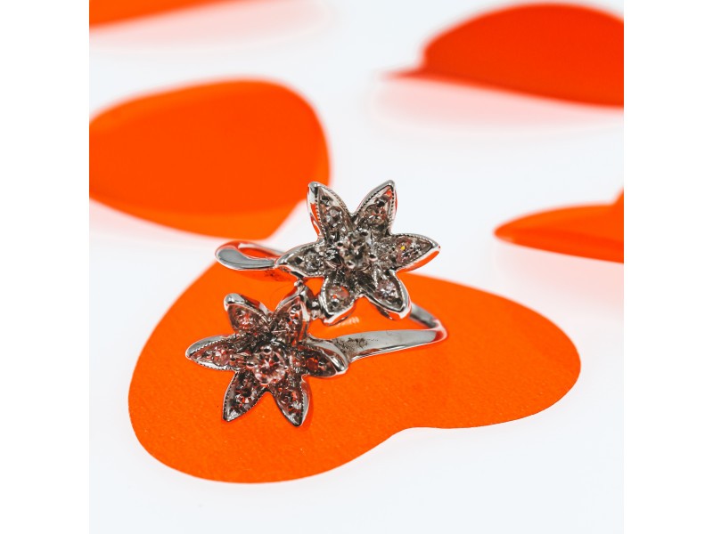 14K White Gold Diamonds "Flowers" Ring Size 5.5