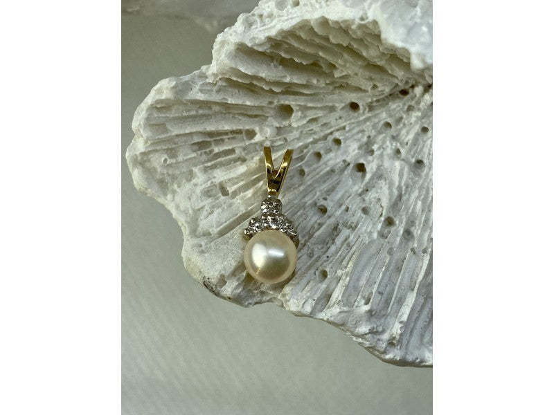14K Yellow Gold Pearl & Diamonds Pendant