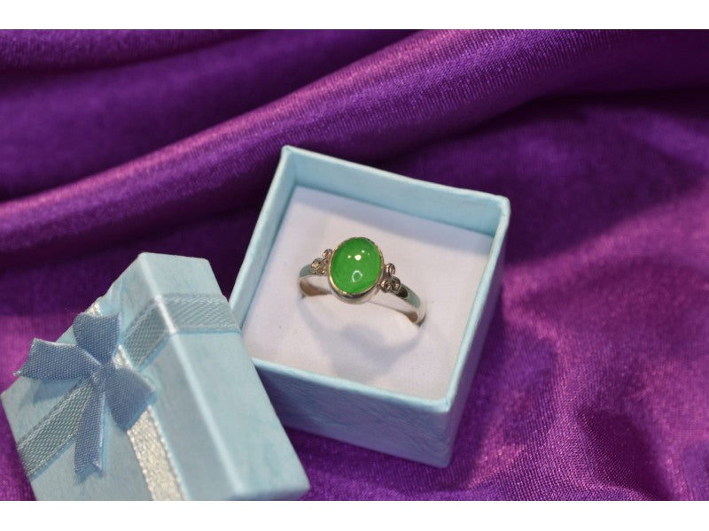 925 Sterling Silver Green Nephrite ( Jade ) Ring Size 8.5