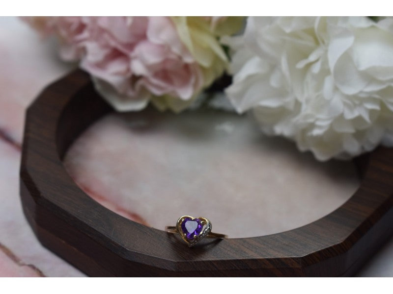 10K Yellow Gold Amethyst & Diamond Ring Size 7.25