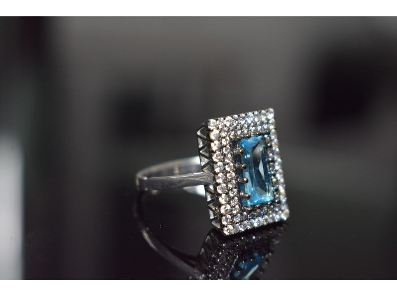 925 Sterling Silver Blue Alpanite & CZ Ring Size 8.5