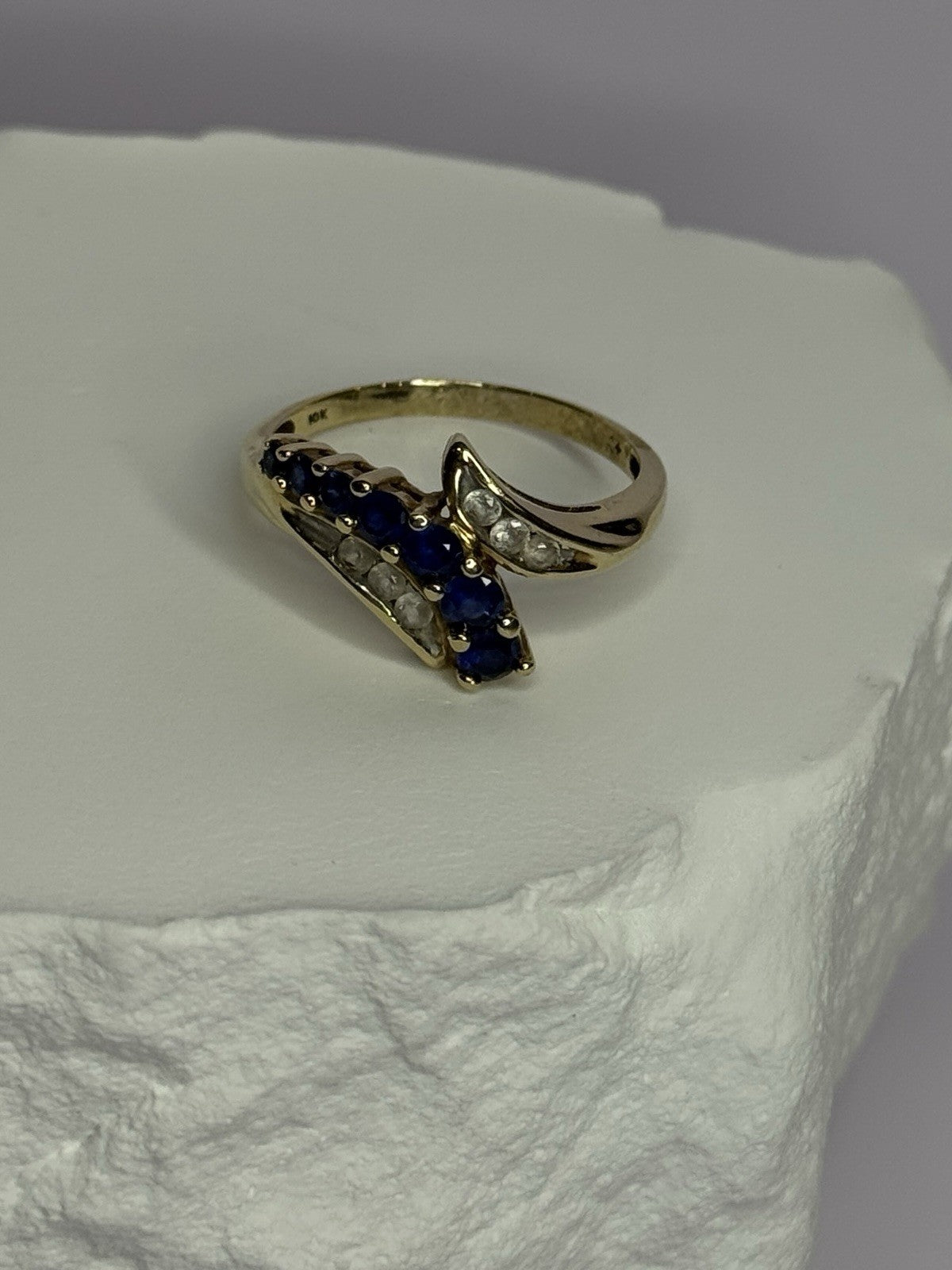10K Yellow Gold Blue Topaz & White Topaz Ring Size 8