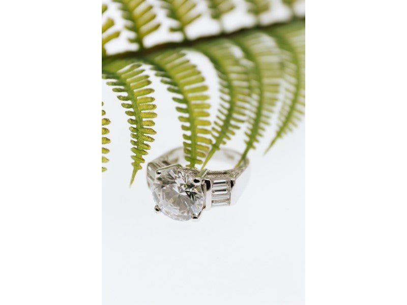925 Sterling Silver CZ Ring Size 5.5