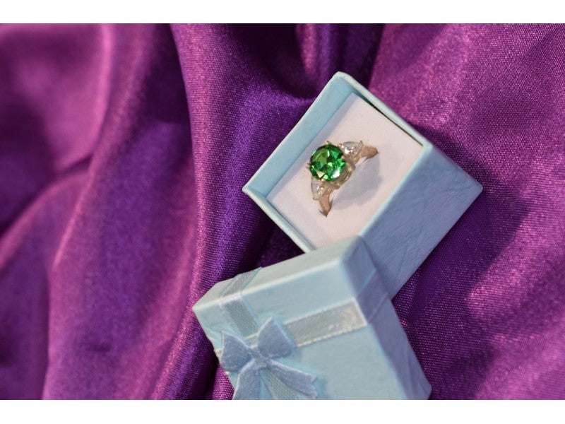 925 Sterling Silver Emerald & CZ Ring Size 6.5