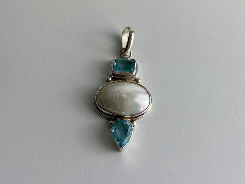 925 Sterling Silver Mother OF Pearl & Topaz Pendant